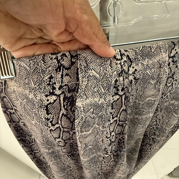 Joseph Ribkoff Snake Print Leggings - Gray - Picture 3 of 8